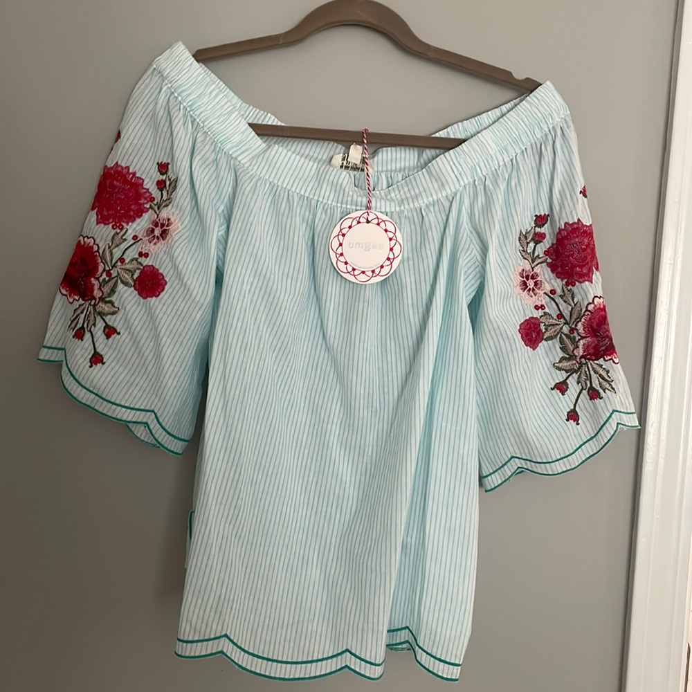 Umgee flutter sleeve top